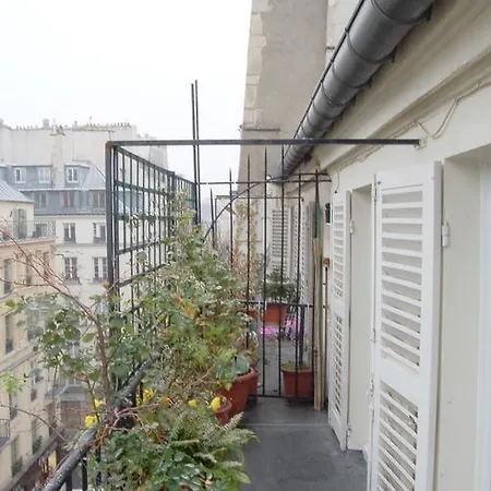 Des Moulins - 2 Adults Apartment Paris